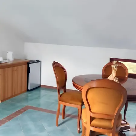 Charming In With Mountain View 60 M² アパート